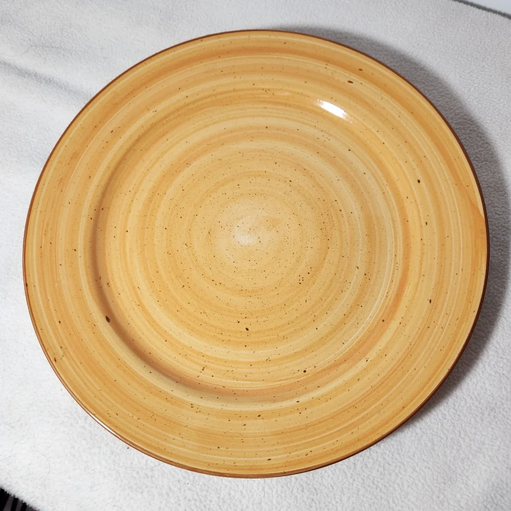 Royal Norfolk Greenbrier International Inc. Orange-Yellow Dinner Plate